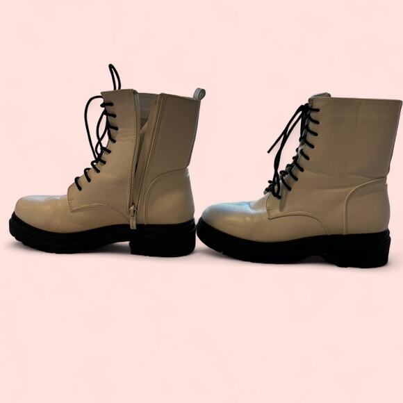 White and black Docs style leather combat boots size 8 - Picture 2 of 7